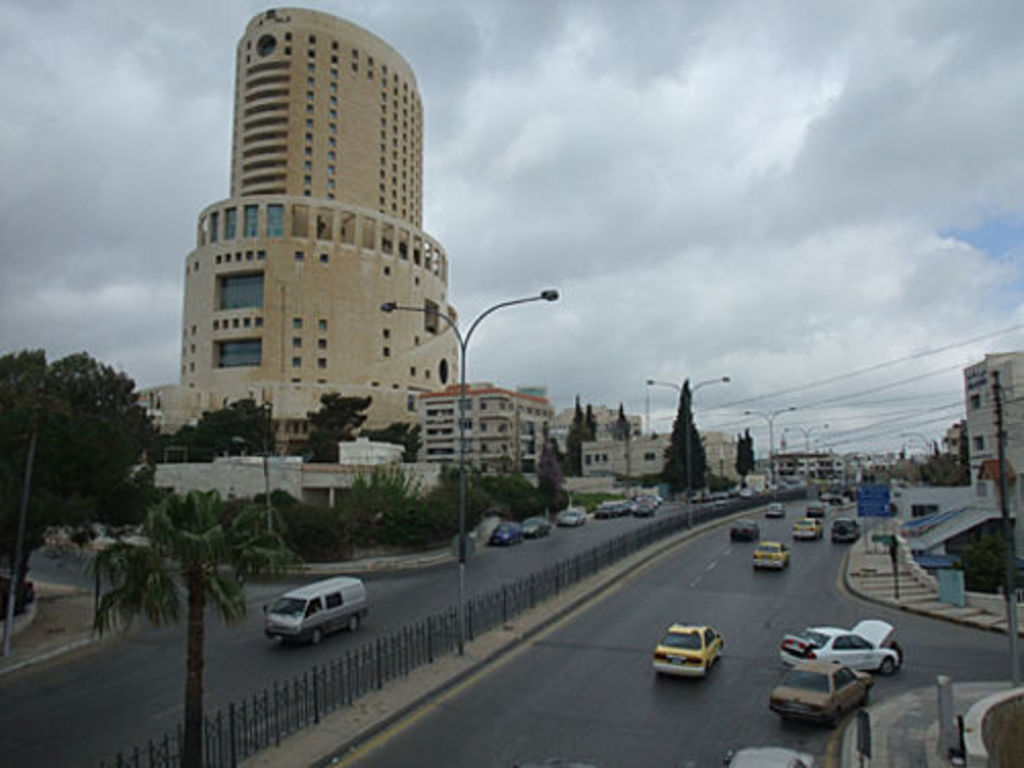 View from a street crossing bridge towards the tower of the Royal Hotel in Amman (photo: A. Barmasse)