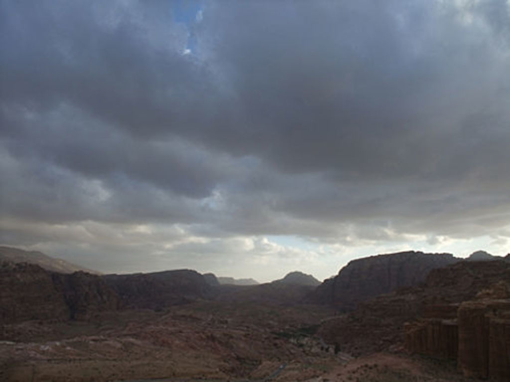 Cloudy sky over Petra (photo: A. Barmasse)