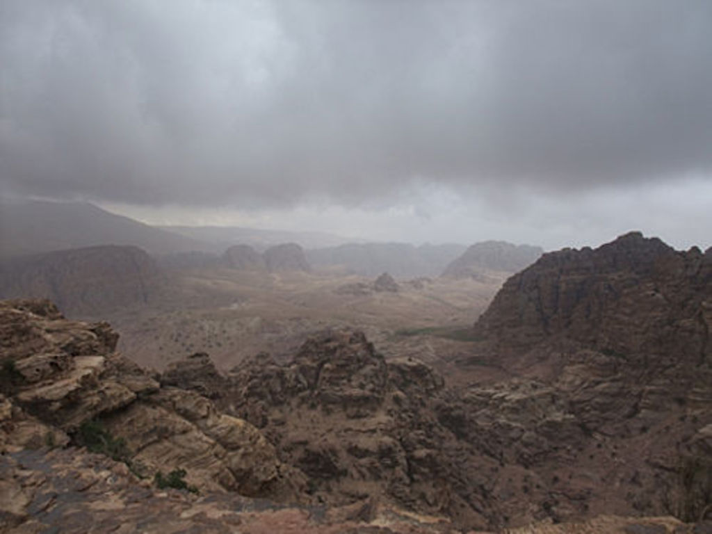 View from Umm el-Biyara towards clouded sky over Wadi Sabra (photo: A. Barmasse)