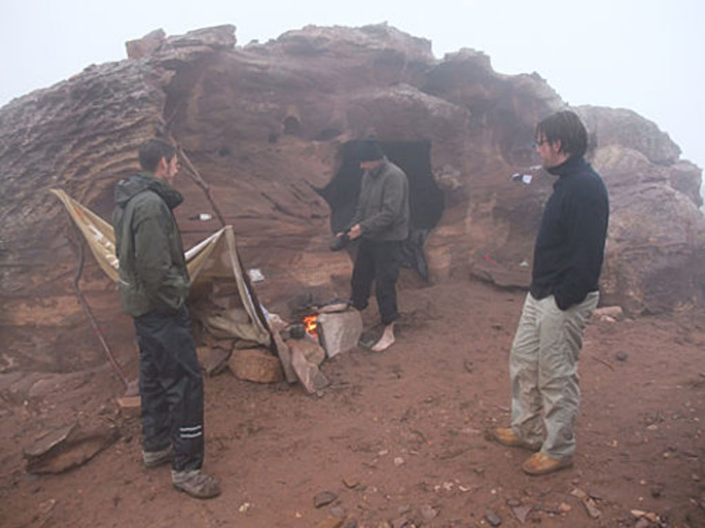 Finally, the new cave shift arrives after two days and nights of constant rainfall (photo: A. Barmasse)