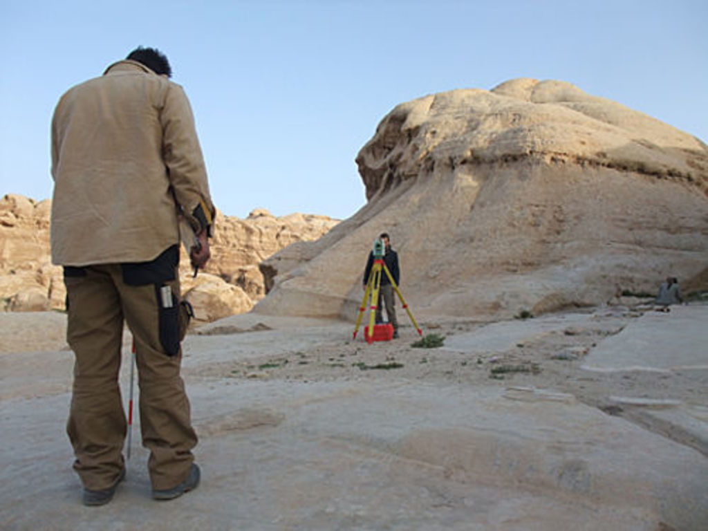 Laurent Gorgerat and Marco Dehner measuring rock structures at the Aslah triclinium (photo: A. Barmasse)