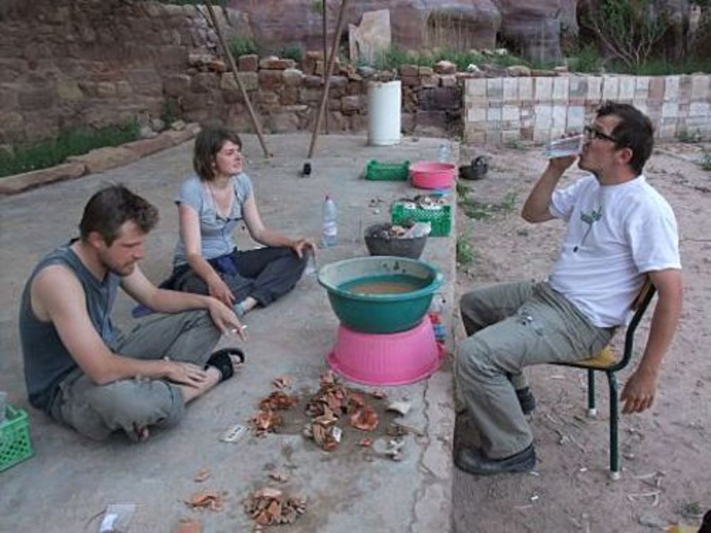 Thomas Kabs and Maxie Maria Haufe zipping on an delicious Arak, while Marco Dehner is hypnotizing the pottery sherds (photo: A. Barmasse)
