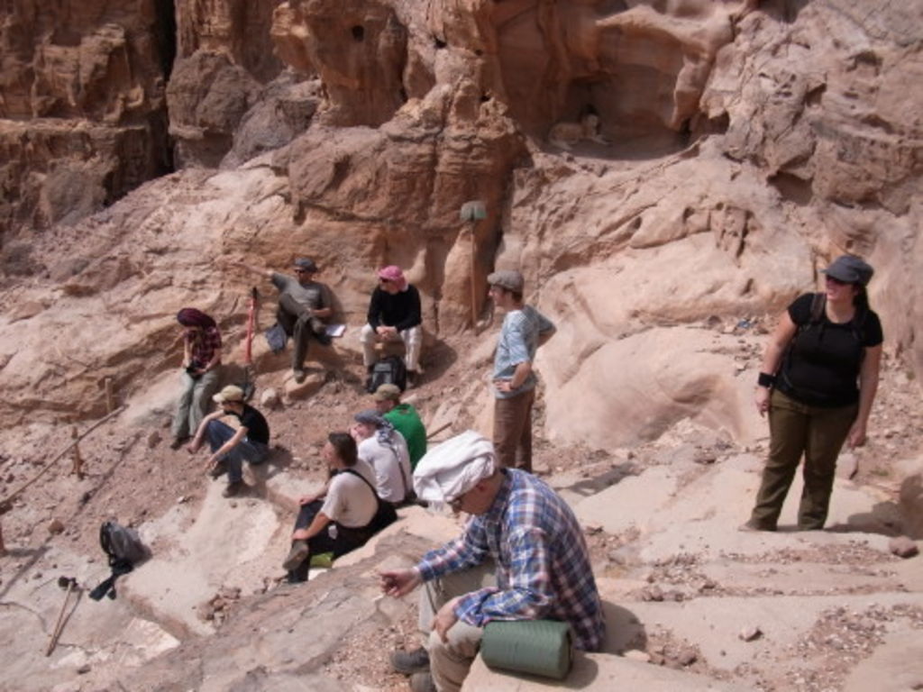 Fig. 6: Resting on the steps of Umm el-Biyara, the team is carefully listening to the explanations of Stephan Schmid.