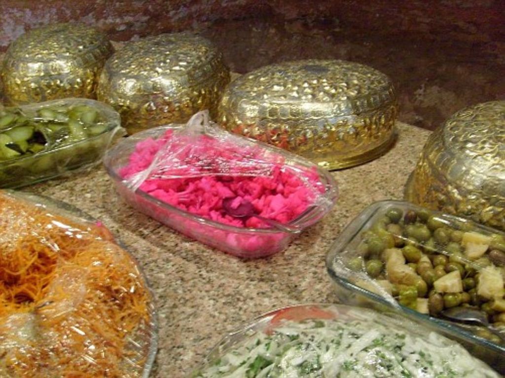 Fig. 94: Colourful weekend dish at the Cave Restaurant in Petra.