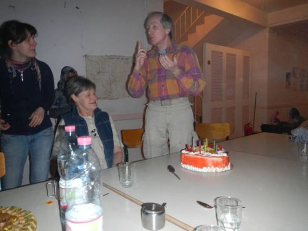 Fig. 11: Robert Wenning (standing on the right) numbers the ingredients of his birthday cake only by tasting.