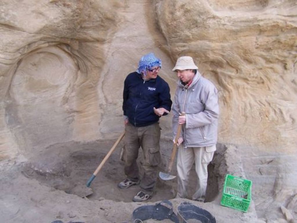 Fig. 29: Thomas Kabs (left) and Robert Wenning (right) discussing excavation strategies.