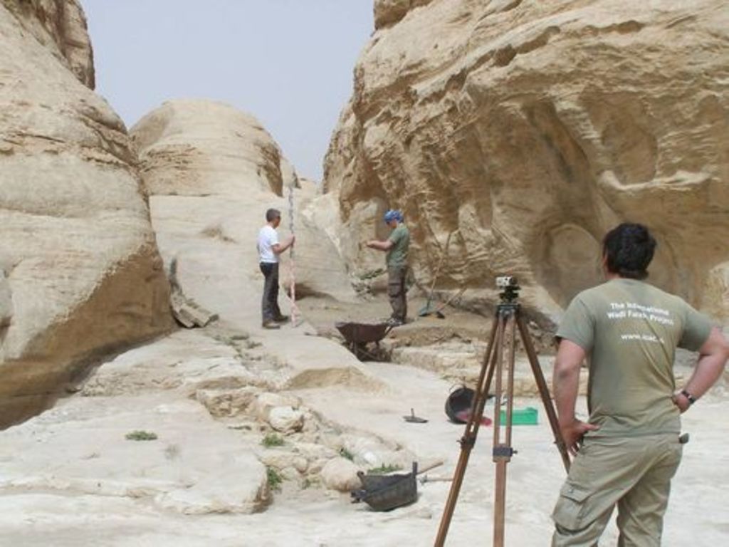 Fig. 43: Rolf Egli, M. D., Thomas Kabs and Laurent Gorgerat (from left) taking measurements at the Aslah complex.