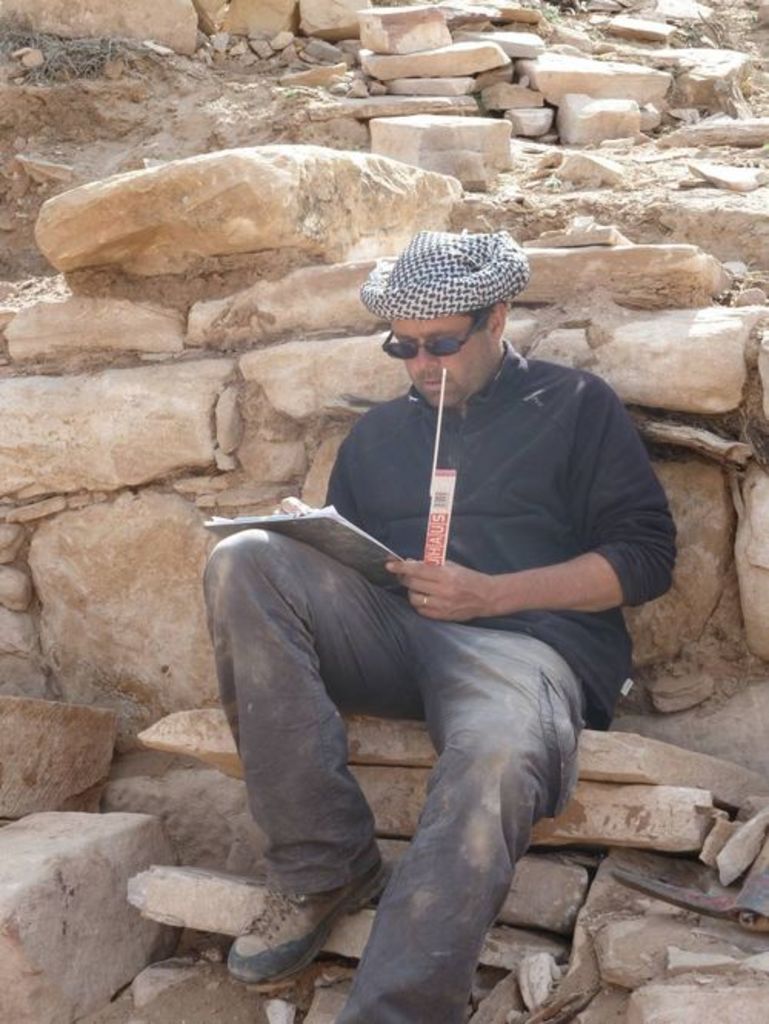 Fig. 69: Stephan Schmid trying to make sense out of the documentation reassembled during the past weeks on Umm al-Biyara.