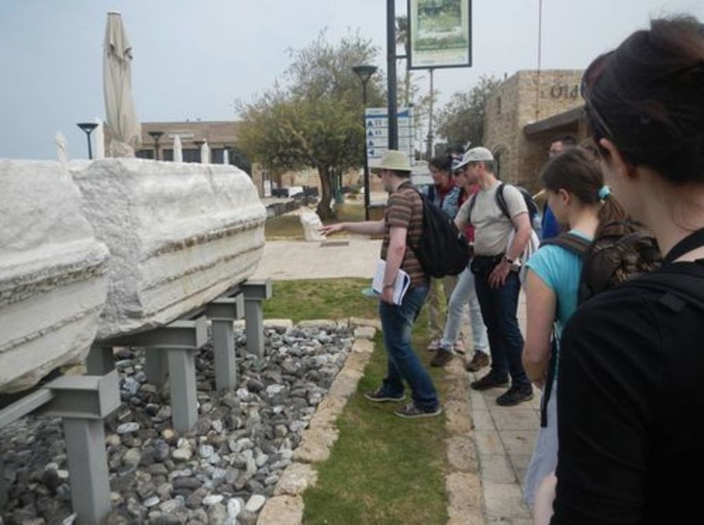 Fig. 29: Theologists and archaeologists from Humboldt-University discussing architectural members at Caesarea Maritima