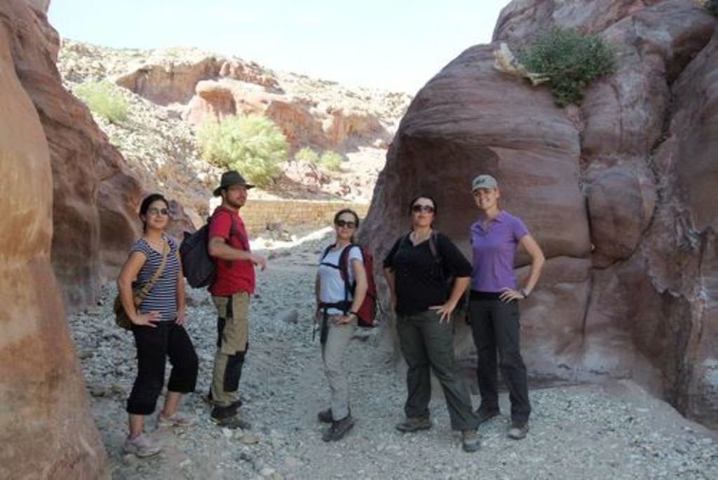 Fig. 30: Bénédicte Kahn, Raphael Eser, Sophie Horacek, Polly Agoridou and Laura Weis (from left) ready to explore Wadi Mattaha