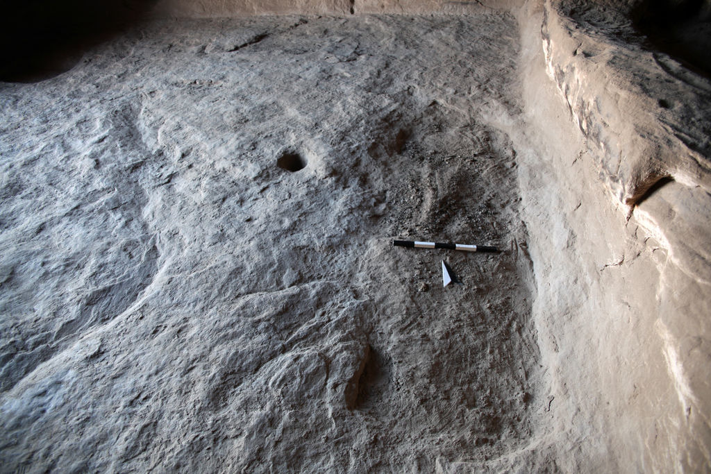 Fig. 6: Tomb BD 24. Pit grave infront of loculus ST1 before excavation (photo: L. Gorgerat)