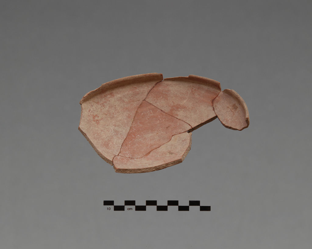 Fig. 20: Nabataean plate found in front of BD 24 (photo: L. Gorgerat)