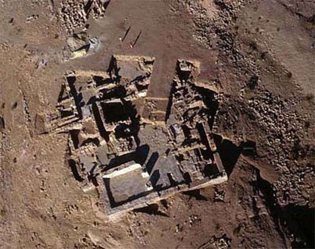 Ez Zantur IV. Aerial view of site after the 1996 excavation season (photo: D. Keller)