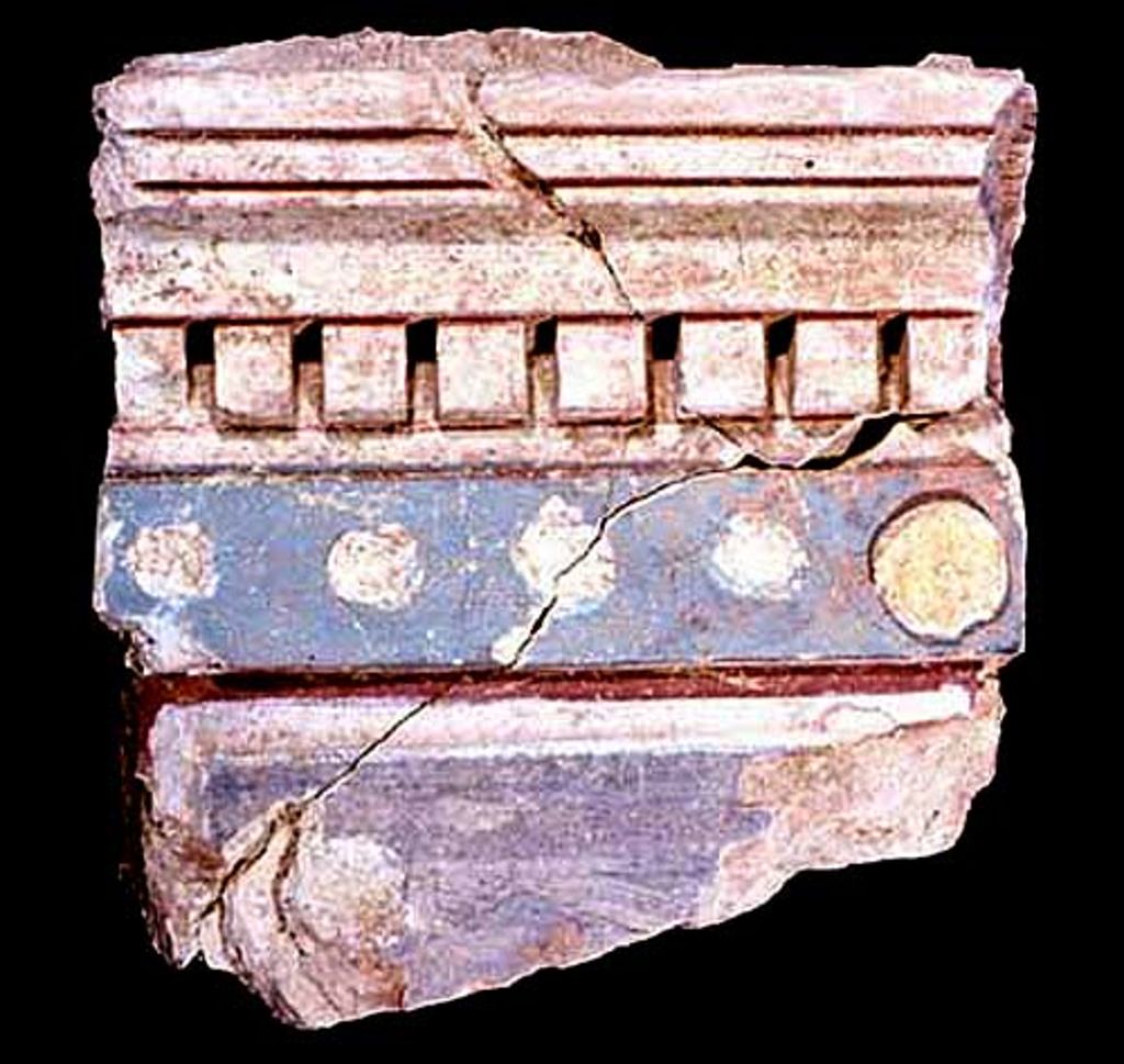 Fig. 11: EZ IV. Room 6: Dentile cornice with modillions and rosettes (photo: O. Jäggi)