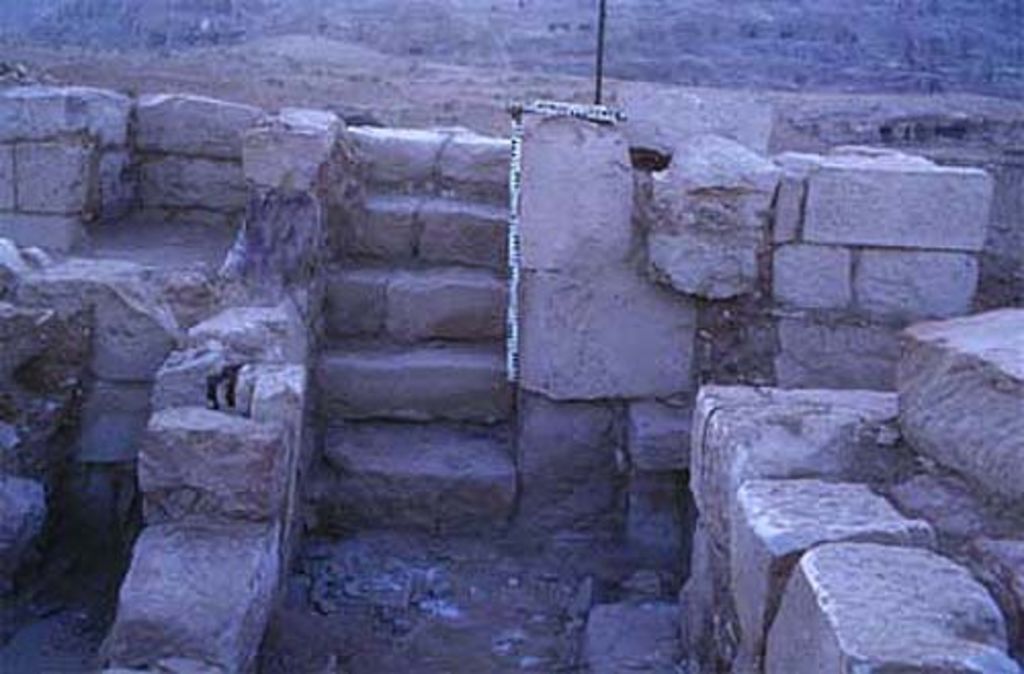 Fig. 8: EZ IV. Corridor 25, courtyard 15 and room 21 seen from the north (photo: D. Keller)