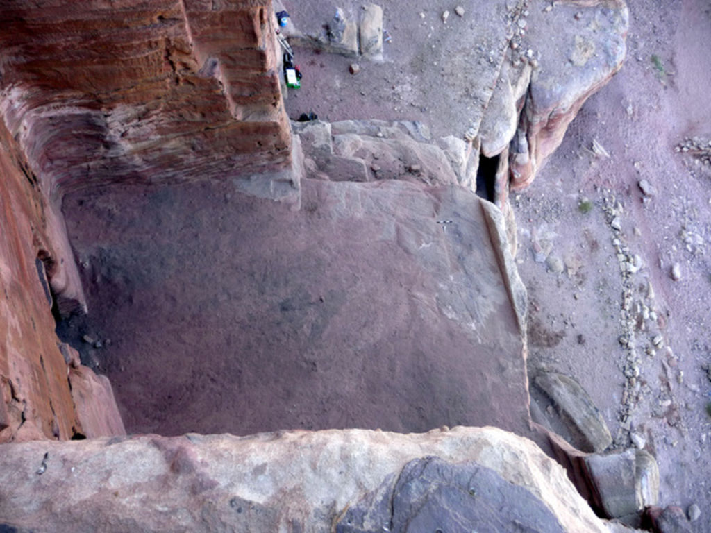 Fig. 7: Courtyard (Sector A) of Tomb 779 before excavation (photo: L. Wadeson)