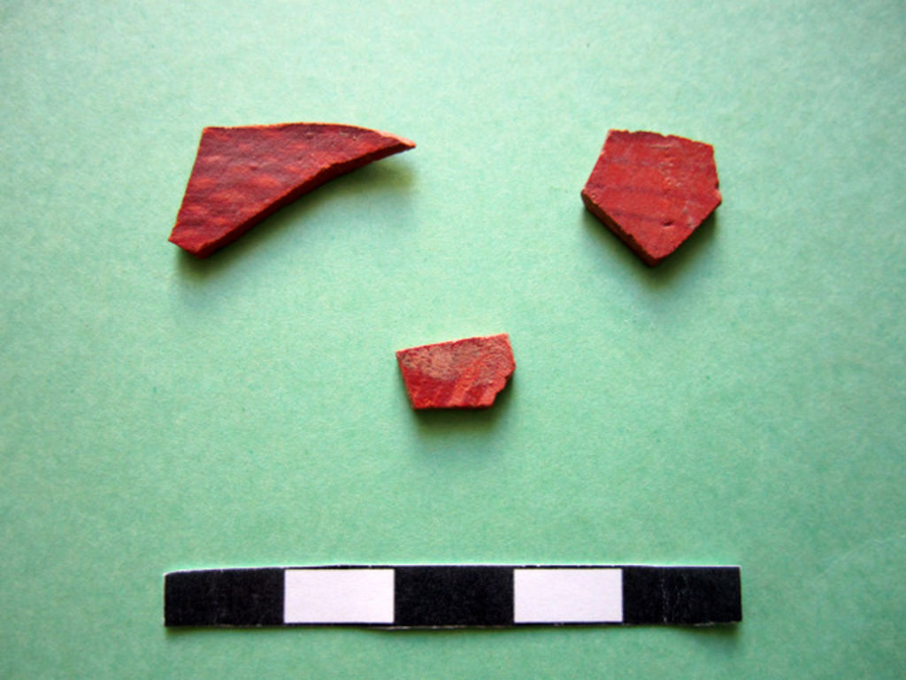 Fig. 34: Painted pottery of Phases 3a-b from channel in Trench 3, Sector B (photo: L. Wadeson)