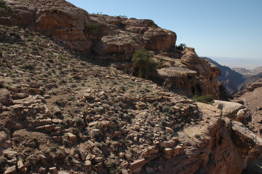 Fig. 5: Umm al-Biyara, overall view of ST 20 with Wadi Arabah on centre right (photo: S. G. Schmid)