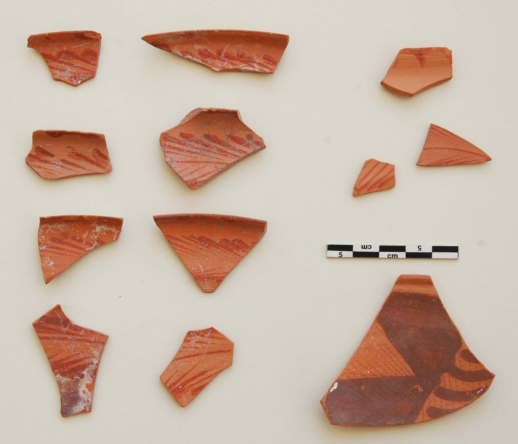 Fig. 23: Painted Nabataean sherds from ST 26 (left), ST 12 (top right) and ST 20 (bottom right) repectively (photo: S. G. Schmid)