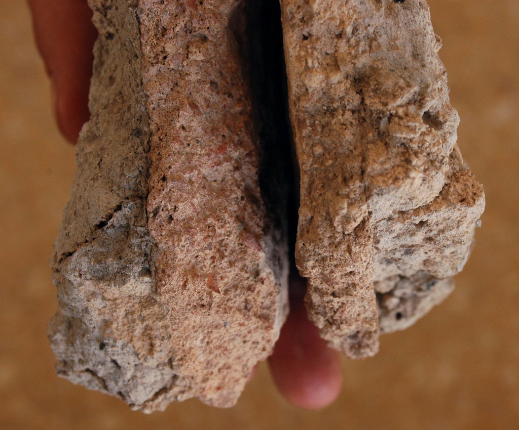 Fig. 24: Mortar fragments from hypocaust room in ST 20 (photo: S. G. Schmid)