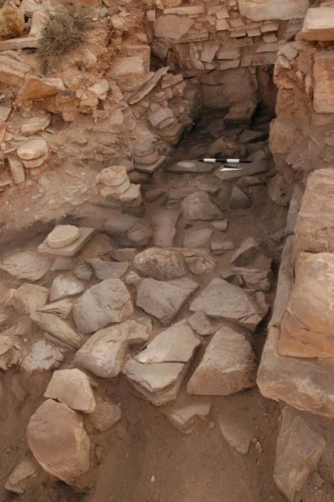 Fig. 12: Umm al-Biyara, ST 20. Hypocaust room during excavation (photo: S. G. Schmid)