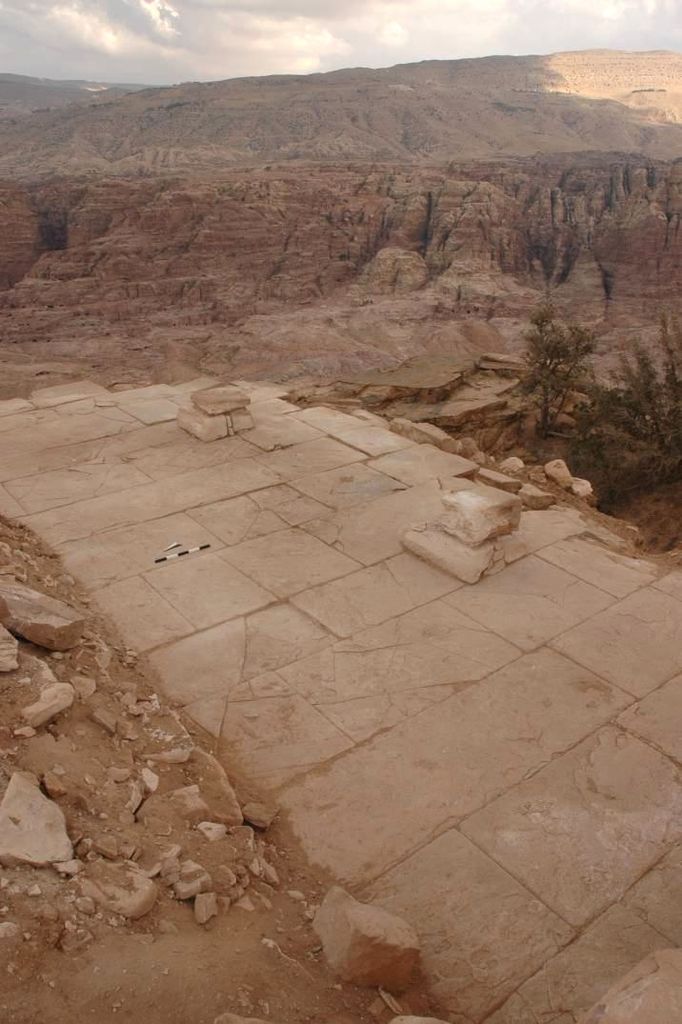 Fig. 5:	ST 26 after excavation with pillars, view from NW (photo: S. G. Schmid)