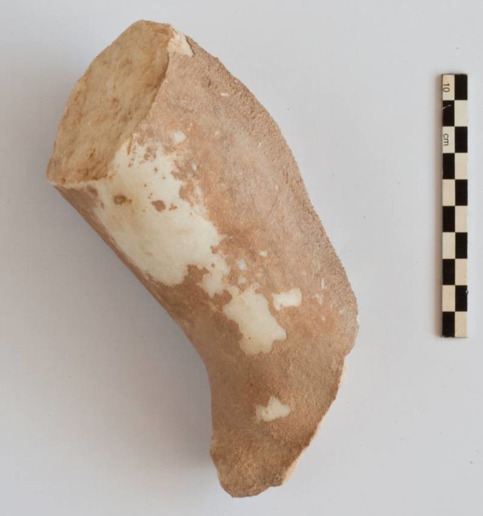 Fig. 21: ST 20, lower right leg of a marble statue, from huge bathtub (photo: A. Voegelin)