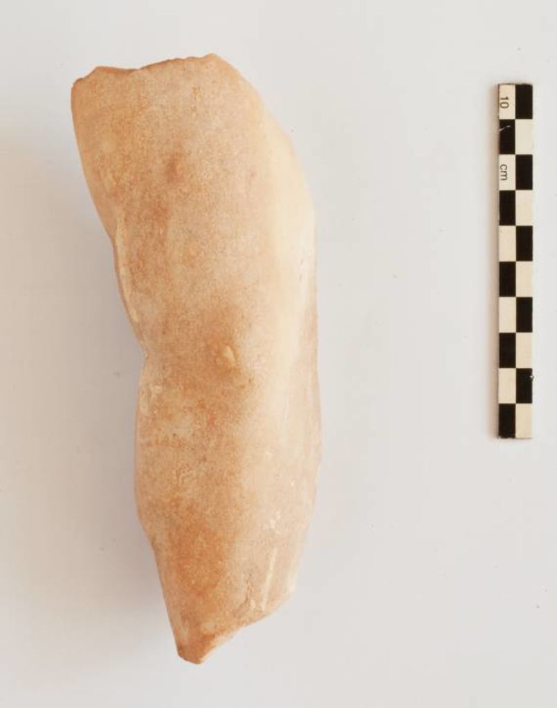 Fig. 22: ST 20, left leg of a marble statuette, from huge bathtub (photo: A. Voegelin)