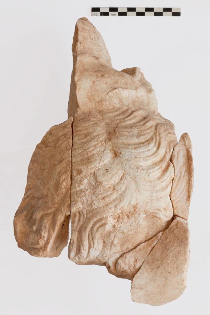 Fig. 23: ST 20, back head of a marble statue with a water jar, from main hall (photo: A. Voegelin)