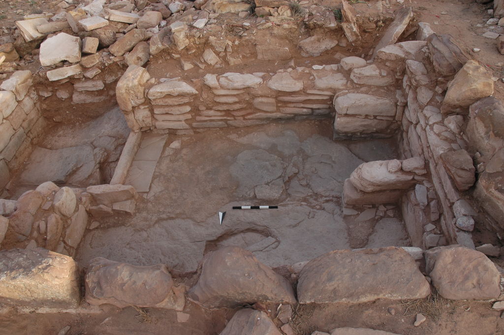 Fig. 11: ST 19, room with benches at NW corner of the building (photo: S. G. Schmid)