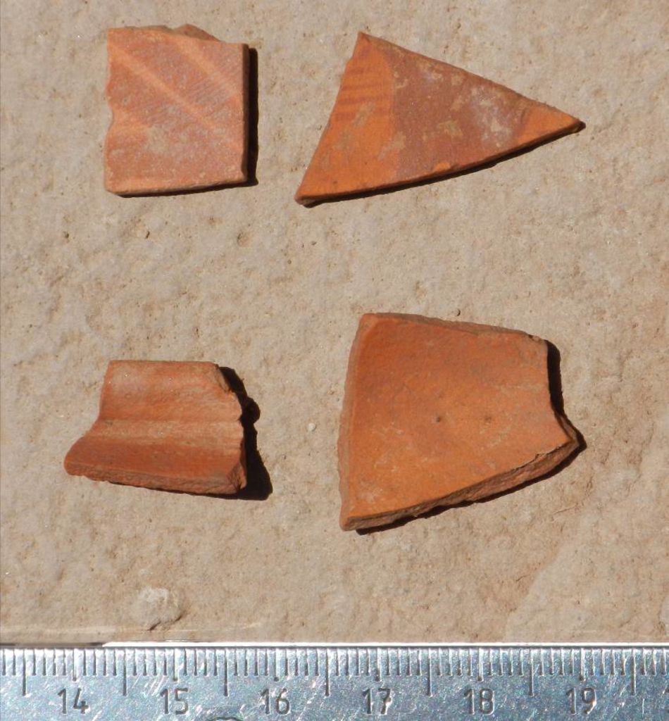 Fig. 9: Nabataean pottery from densely packed layer under former wall (photo: S. G. Schmid)