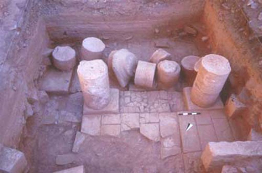 Fig. 2: Trench 2 from NW showing floor slabs and column drums (photo: S. G. Schmid)