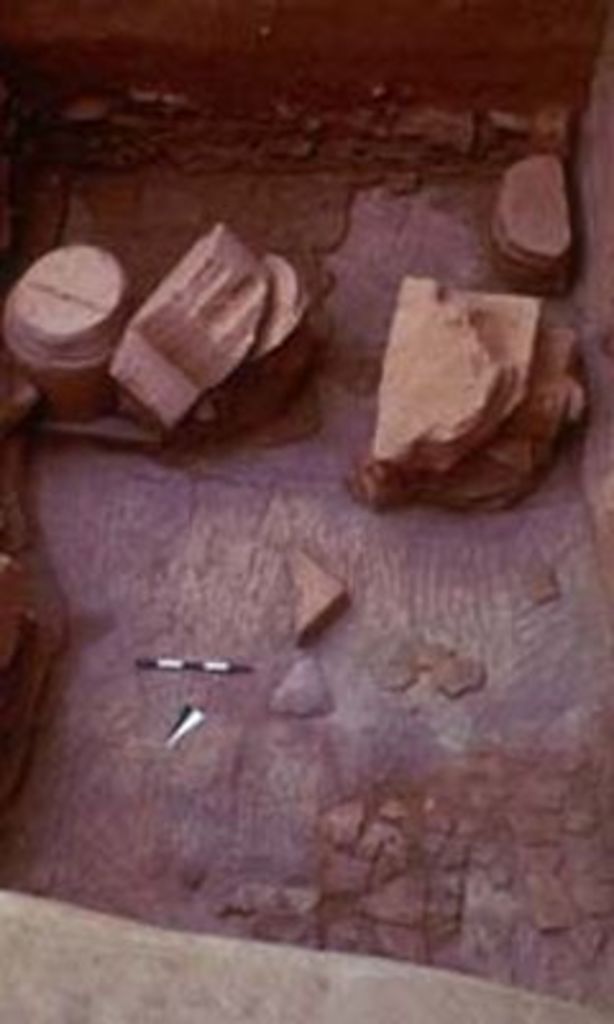 Fig. 4: Trench 3 from NW showing bedrock, foundations and column drums (photo: S. G. Schmid)