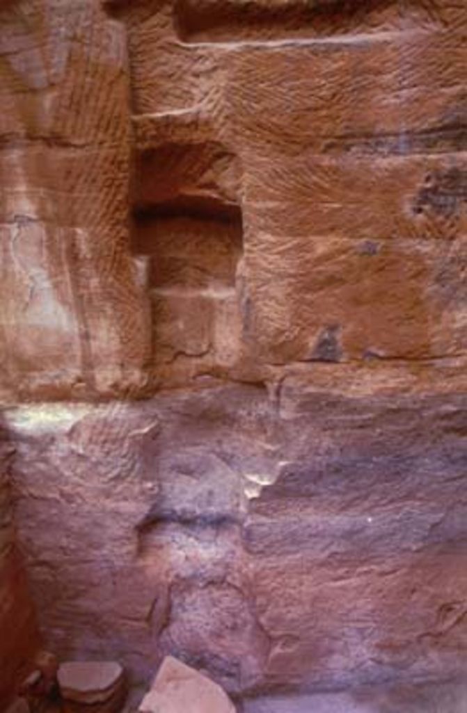 Fig. 8: Rock carvings for half column in trench 3 (photo: S. G. Schmid)