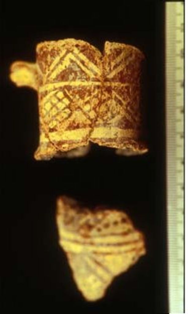 Fig. 11: Red painted pottery from medieval occupation in trench 3 (photo: S. G. Schmid)