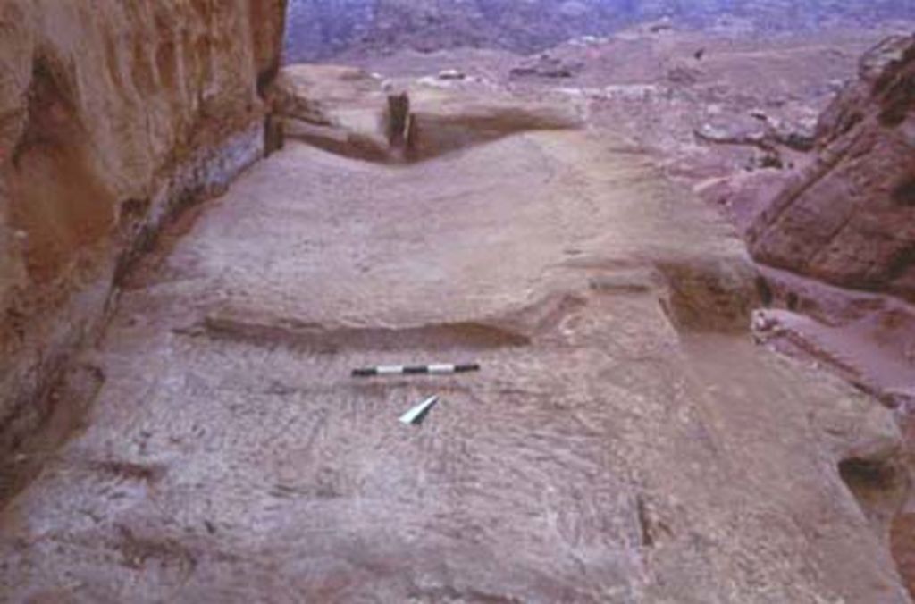 Fig. 14: Rock cut basins and water channel from drainage system on top of „Soldier Tomb“ (photo: S. G. Schmid)