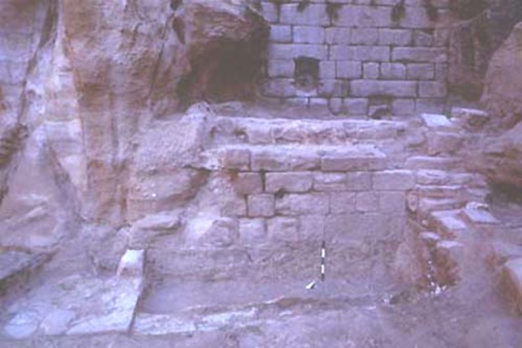 Fig. 20: Retaining wall of basin in front of cistern on upper terrace (photo: S. G. Schmid)