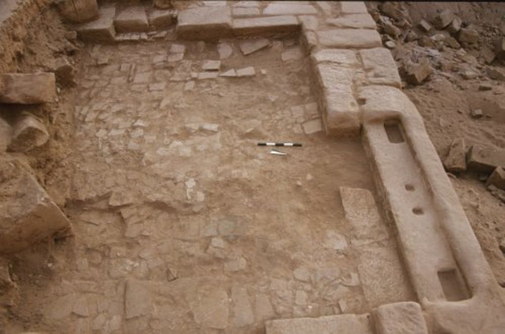 Fig. 3: Lower terrace, trench 1, main entrance and foundations for floor slabs of entrance hall (photo: S. G. Schmid)