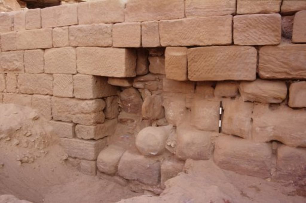 Fig. 10: Lower terrace, main retaining wall from W, detail showing repair and broken out parts (photo: S. G. Schmid)