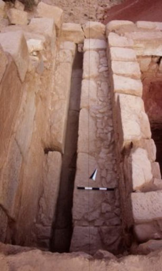 Fig. 14: Lower terrace, trench 1, water channel built in later phase, seen from S towards the edge of the retaining wall (photo: S. G. Schmid)