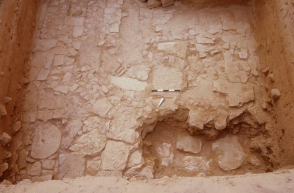 Fig. 18: Lower terrace, trench 2, detail showing small sounding beneath the level of the floor foundations from NW (photo: S. G. Schmid)