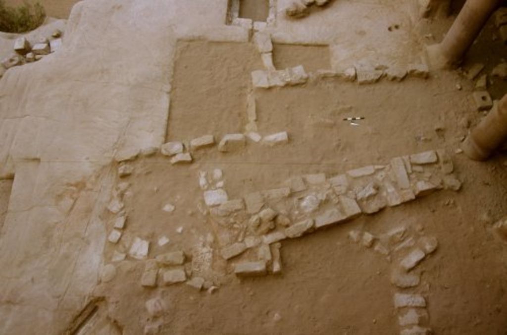 Fig. 26: Upper terrace, trench 5 in front of „Garden Triclinium“ during cleaning from E (photo: S. G. Schmid)