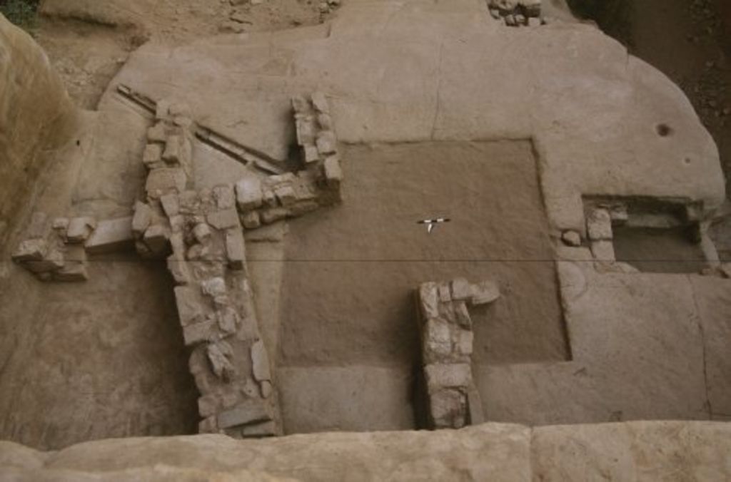 Fig. 27: Upper terrace, trench 5 in front of „Garden Triclinium“ from N. Medieval walls on top of Nabataean rock cut cistern (photo: S. G. Schmid)