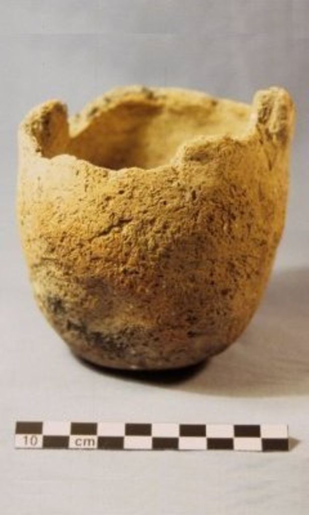 Fig. 29: Upper terrace, Medieval hand made pottery from structures in trench 5 (photo: S. G. Schmid)