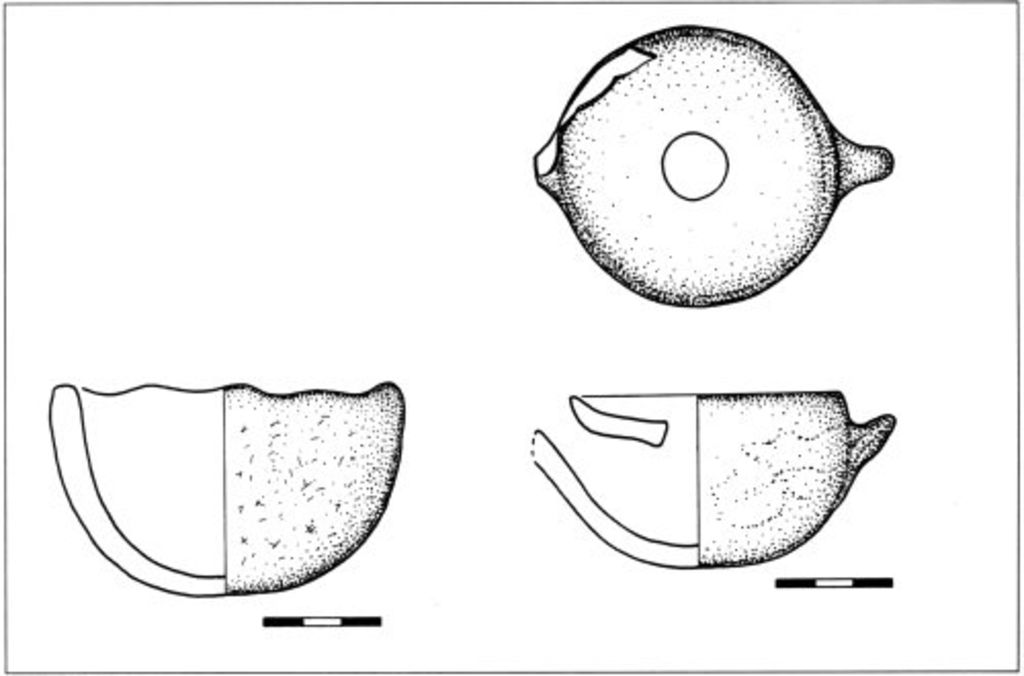 Fig. 30: Upper terrace, Medieval hand made pottery (left) and lamp (right) from structures in trench 5 (photo: S. G. Schmid)