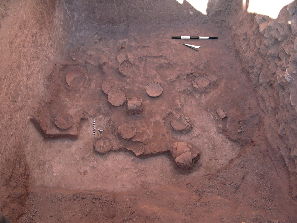 Fig. 3: Wadi Farasa East, lower terrace. Cistern north of the complex with pottery in situ (photo: S. G. Schmid)