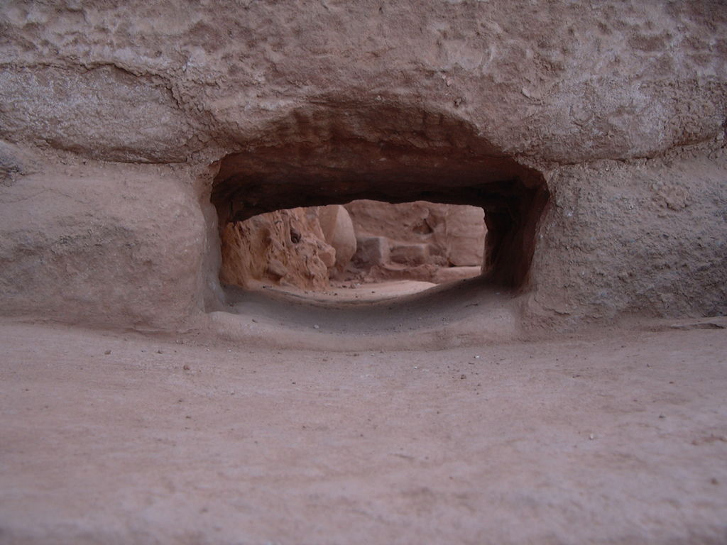 Fig. 14: Lower terrace, water channel between room 1 and portico (photo: A. Barmasse)