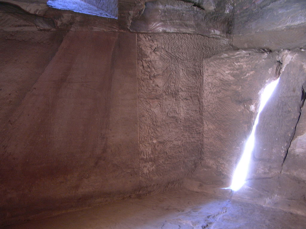 Fig. 15: Wadi Farasa East, „Garden Triclinium“. Second rock-cut room (photo: A. Barmasse)