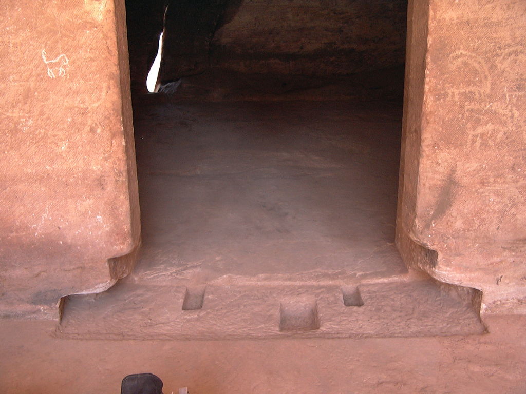 Fig. 16: Wadi Farasa East, „Garden Triclinium“. Door between rooms (photo: A. Barmasse)