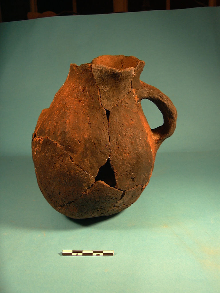 Fig. 23: „Renaissance Tomb“, Medieval jug from tomb 3 (photo: S. G. Schmid)